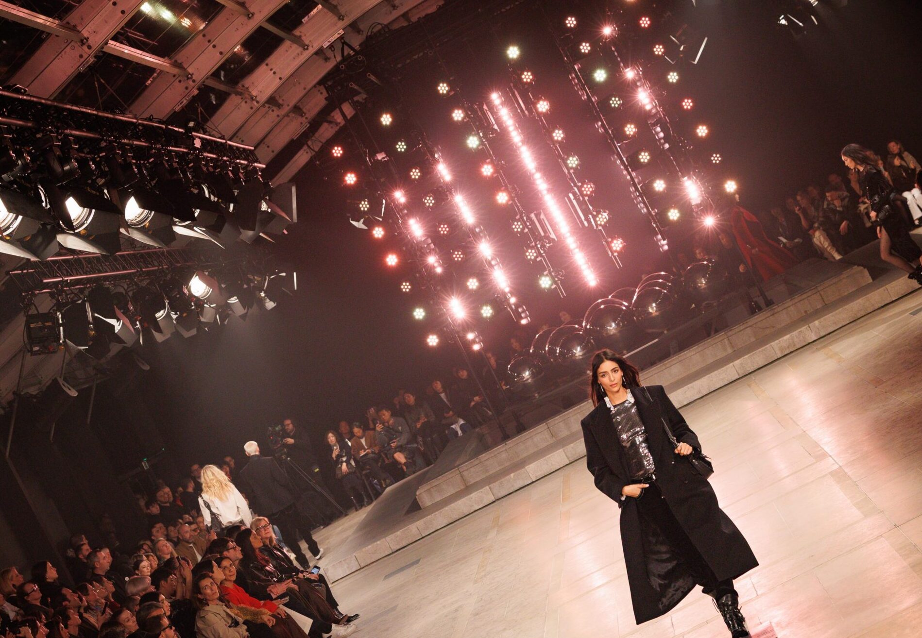 Alternative text - Défilé Isabel Marant mars 2025